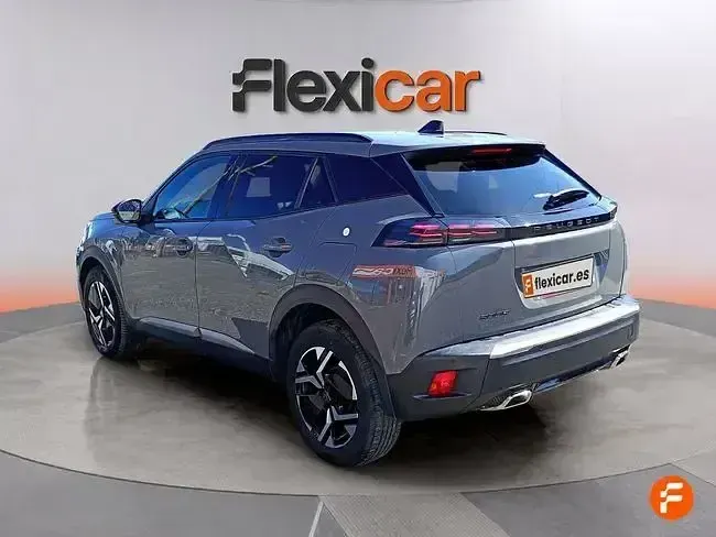 Usado Peugeot 2008 Allure 130 CV (95 kW) 2024 Gris SUV