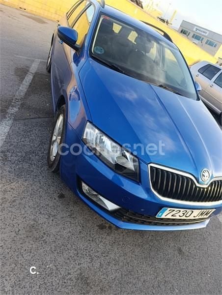 Usado Skoda Octavia 110 CV (80 kW) 2016 Azul Utilitario