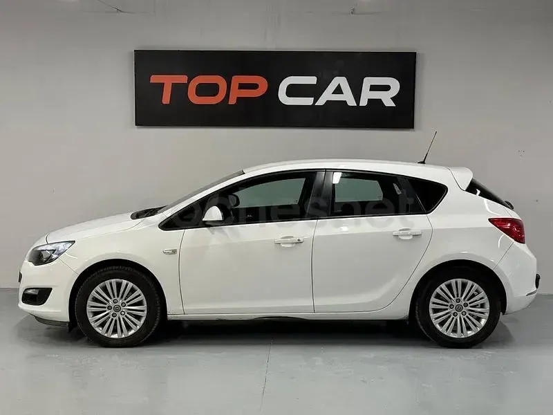 Usado Opel Astra Dynamic 110 CV (80 kW) 2015 Blanco Berlina