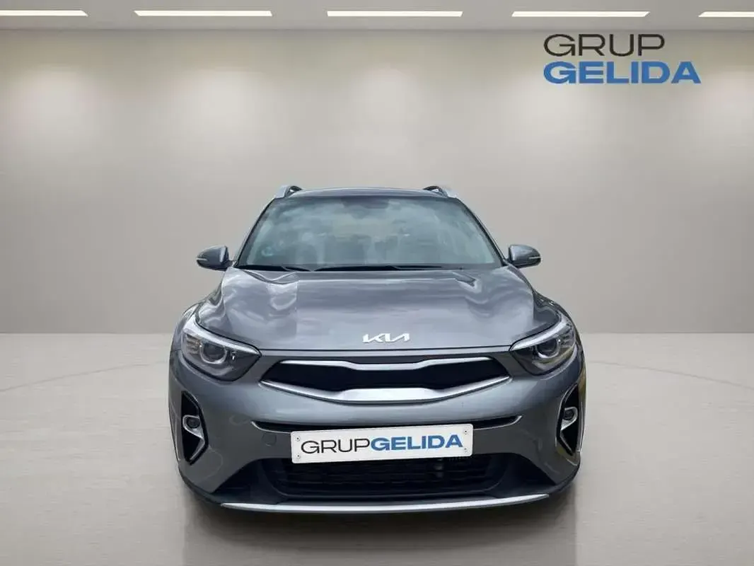 Usado Kia Stonic 101 CV (74 kW) 2025 Gris SUV