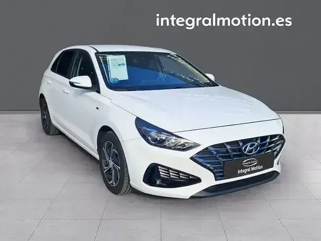 Usado Hyundai i30 119 CV (87 kW) 2021 Blanco