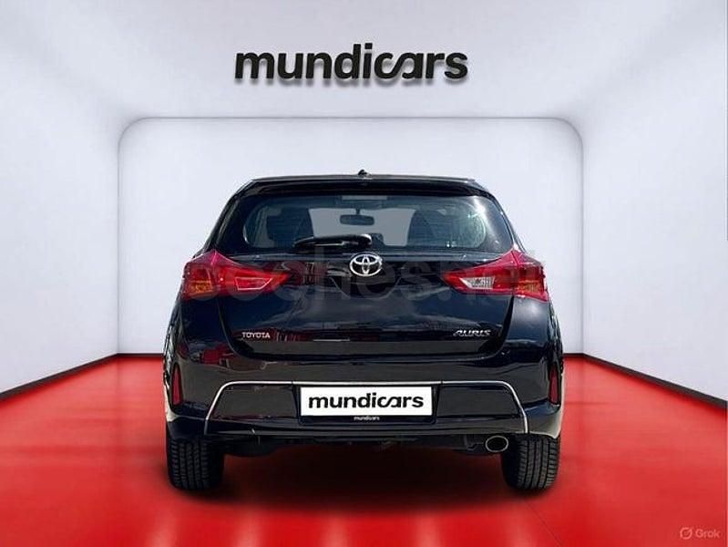Usado Toyota Auris 132 CV (97 kW) 2015 Negro Berlina