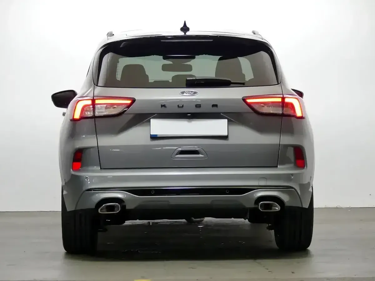 Używany Ford Kuga ST-Line X 150 KM (110 kW) 2023 Srebrny SUV