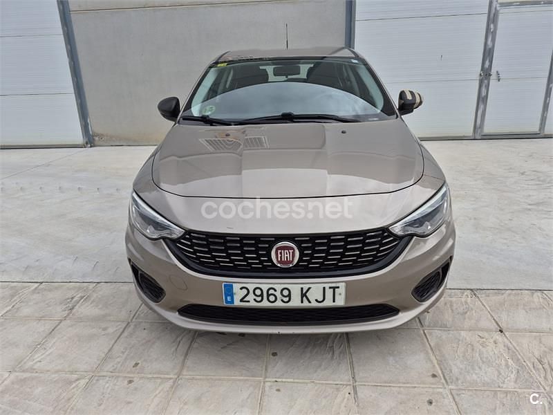 Usado Fiat Tipo Business 95 CV (69 kW) 2018 Beige Berlina