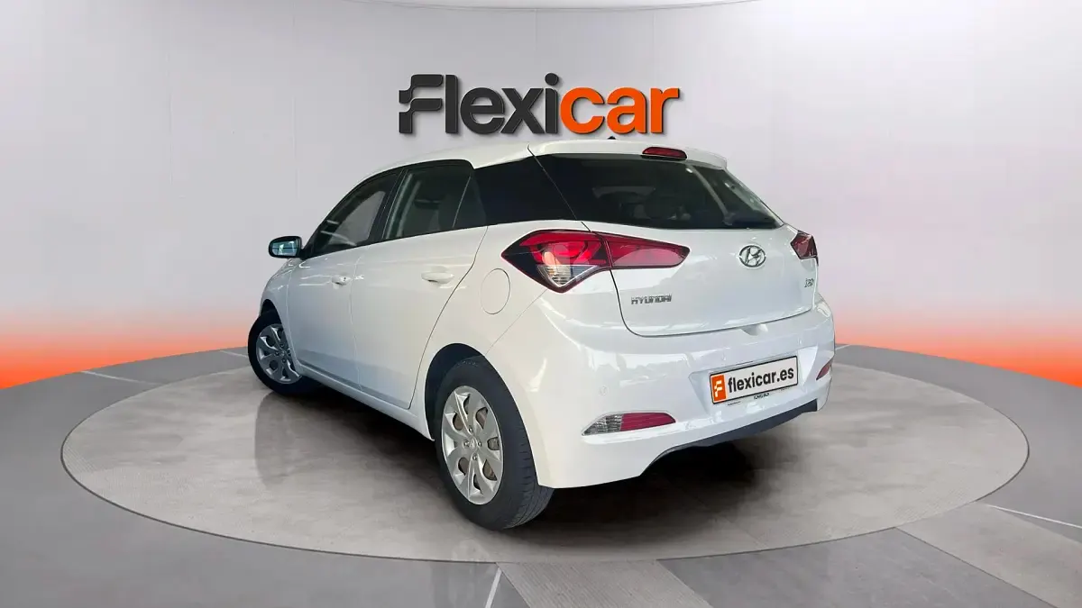 Usado Hyundai i20 84 CV (61 kW) 2018 Blanco Berlina