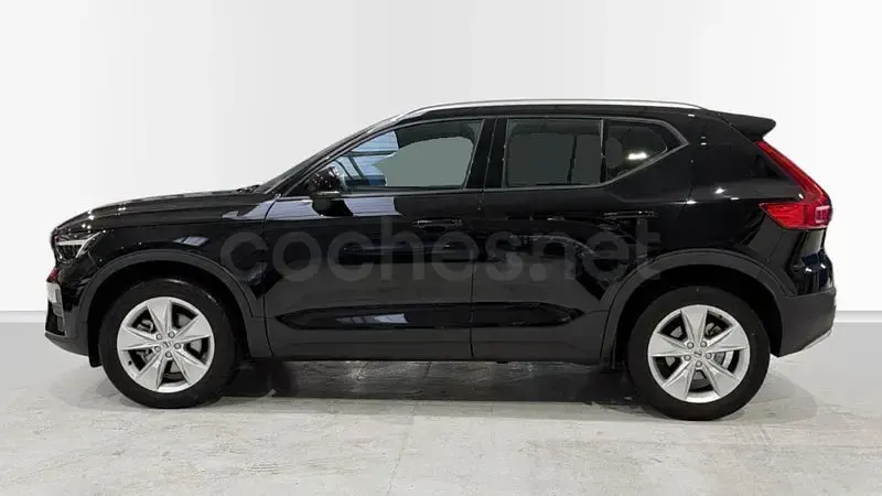 Usado Volvo XC40 Core 163 HP (119 kW) 2024 Preto SUV
