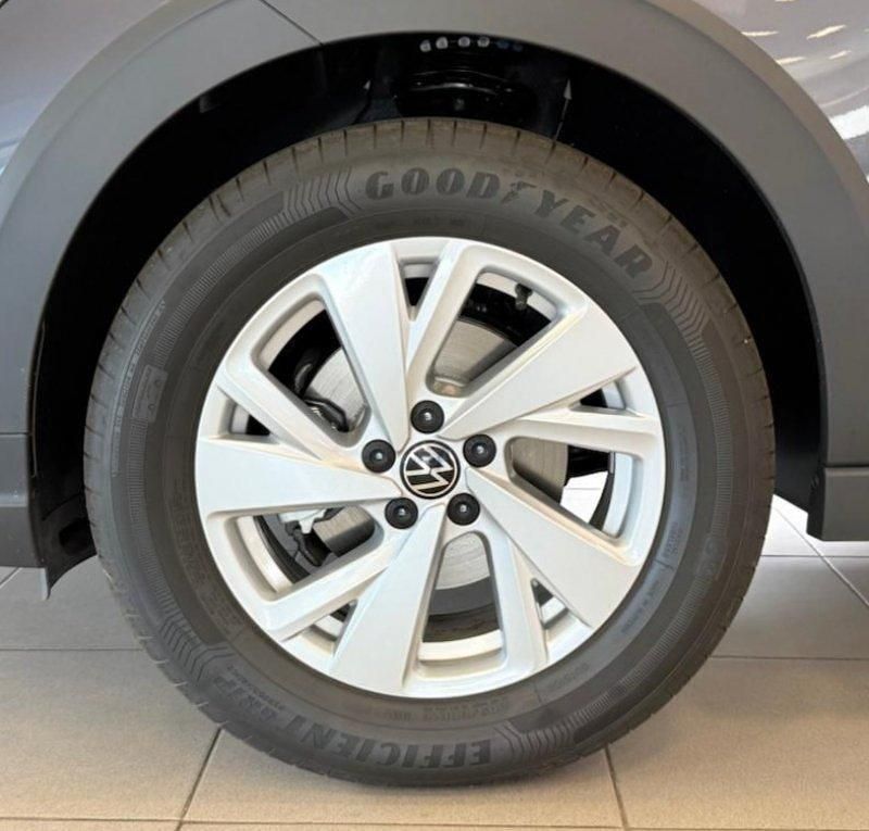 Usado VW Taigo 95 CV (69 kW) 2023 Gris intenso metalizado SUV