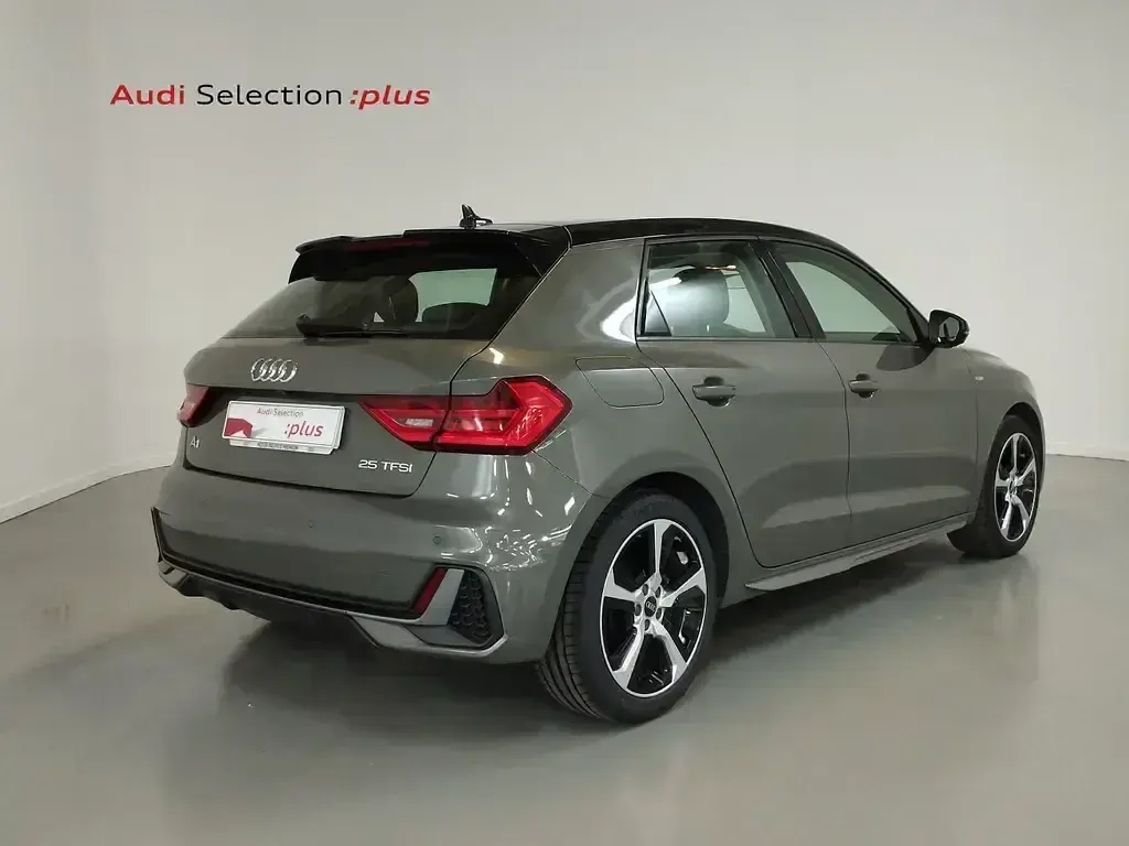 Usado Audi A1 95 CV (69 kW) 2021 Gris SUV