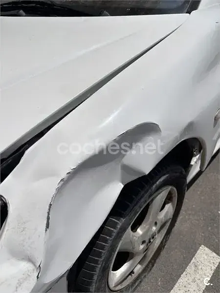 Usado Peugeot 206 70 CV (51 kW) 2002 Blanco Berlina