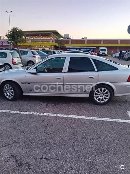 Gris / plata Usado 2002 Opel Vectra Sport Berlina | 1800 € (Precio justo) - Imagen 1/3
