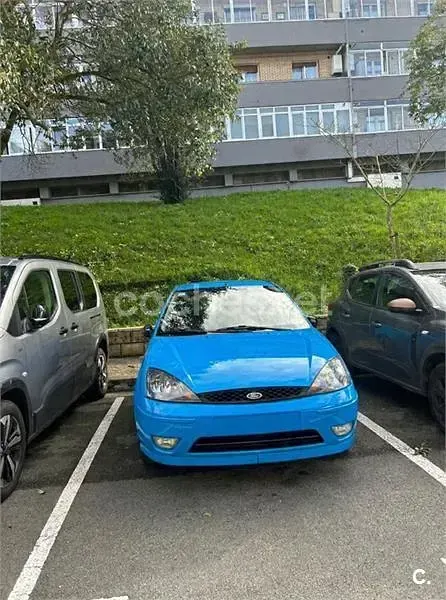 Usado Ford Focus Trend 100 CV (73 kW) 2002 Azul Berlina