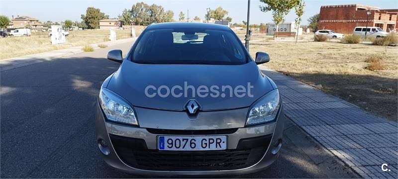 Usado Renault Mégane Dynamique 110 CV (80 kW) 2009 Beige Berlina