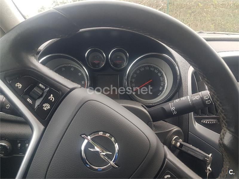 Usado Opel Astra Selective 110 CV (80 kW) 2013 Negro Berlina