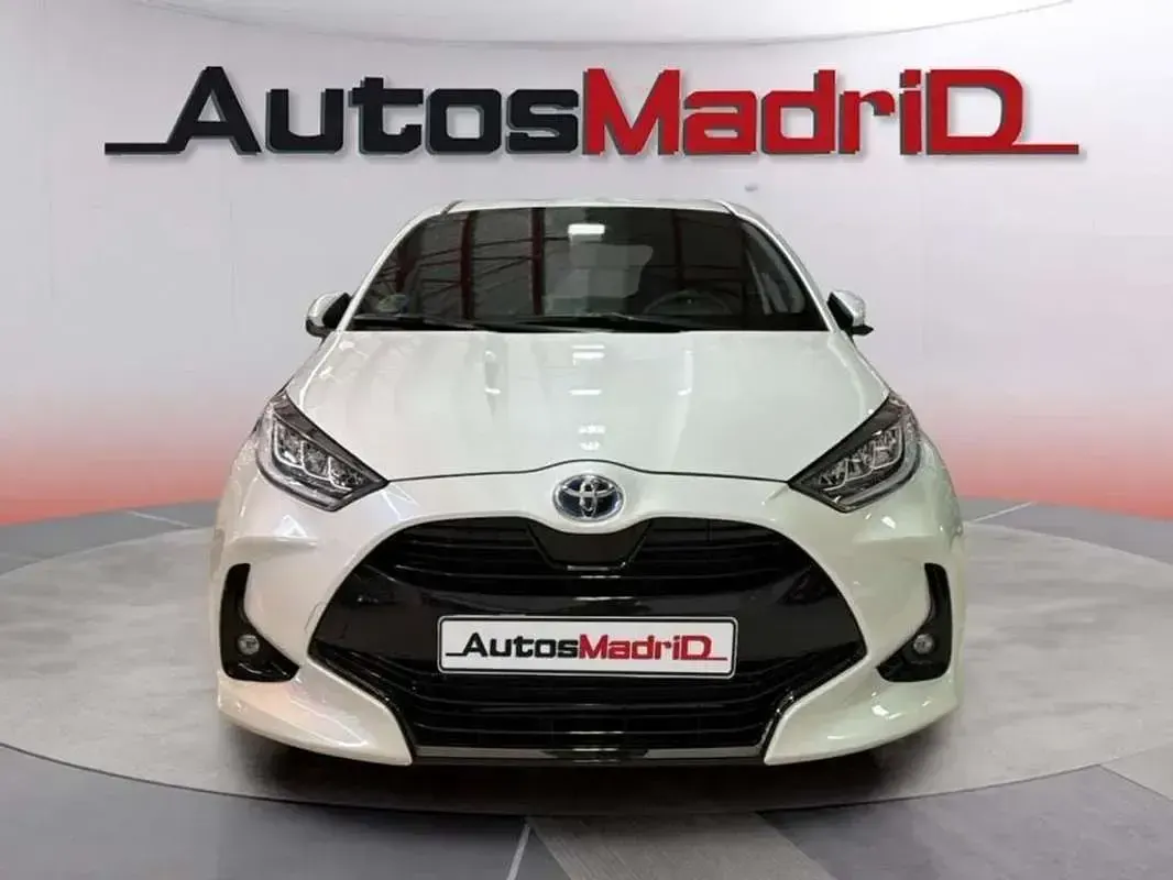 Usado Toyota Yaris Hybrid Style 116 CV (85 kW) 2025 Blanco Utilitario
