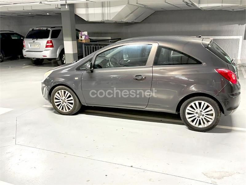 Usado Opel Corsa Selective 85 CV (62 kW) 2013 Gris / plata Utilitario