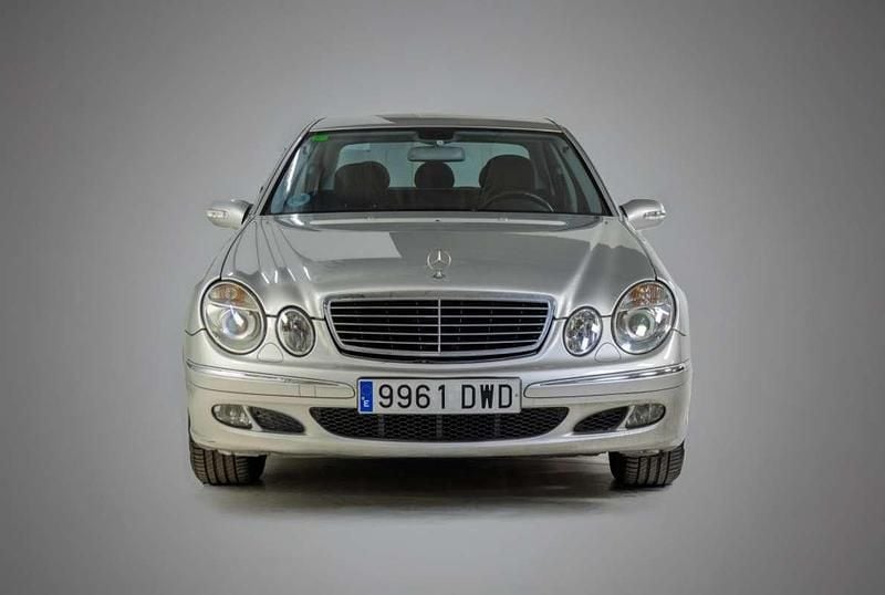 Usado Mercedes E280 Avantgarde 230 CV (169 kW) 2006 Plateado Berlina