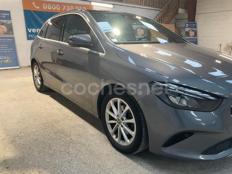 Usado Mercedes B180 136 CV (100 kW) 2019 Gris / plata Monovolumen