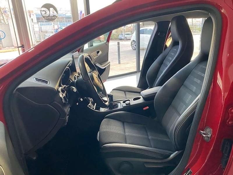 Usado Mercedes GLA200 Urban 136 CV (100 kW) 2018 Rojo SUV