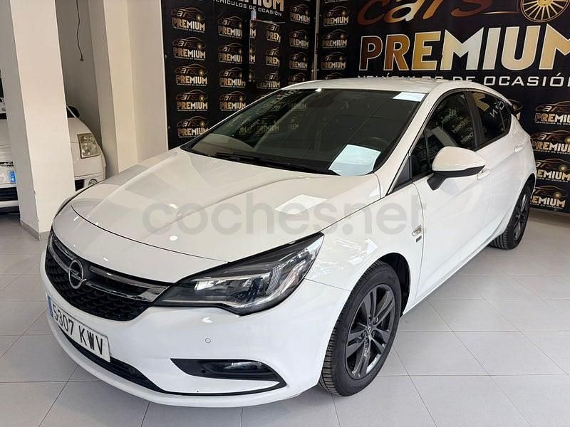 Usado Opel Astra 110 HP (80 kW) 2019 Branco Sedan