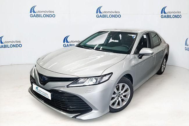 Usado Toyota Camry Advance 218 CV (160 kW) 2020 Gris / plata Berlina