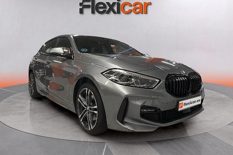 Gris Usado 2024 BMW 118 Utilitario | 26.690 € (Precio justo) - Imagen 1/4