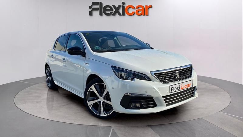 Usado Peugeot 308 GT-line 131 CV (96 kW) 2018 Blanco Berlina