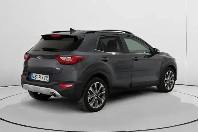 Usado Kia Stonic 120 CV (88 kW) 2019 Gris SUV