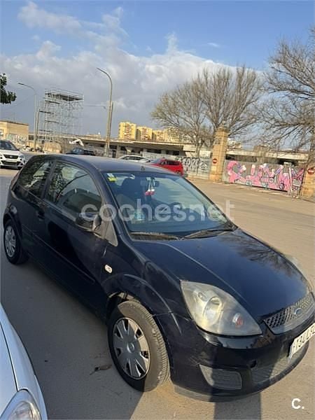 Usado Ford Fiesta Trend 82 CV (60 kW) 2007 Azul Utilitario