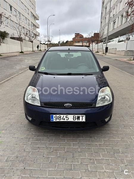 Azul Usado 2002 Ford Fiesta Ghia Utilitario | 1999 € (Buen precio) - Imagen 1/4