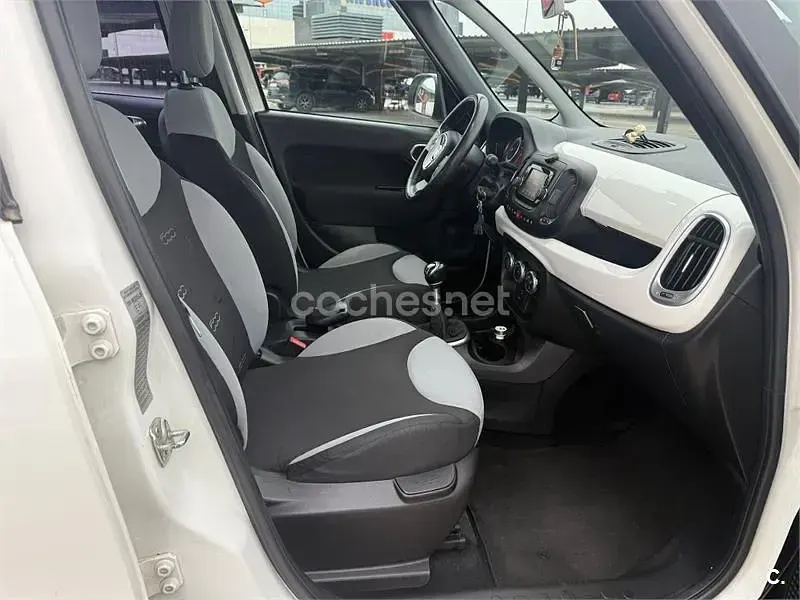 Usado Fiat 500L Lounge 85 CV (62 kW) 2013 Blanco Monovolumen