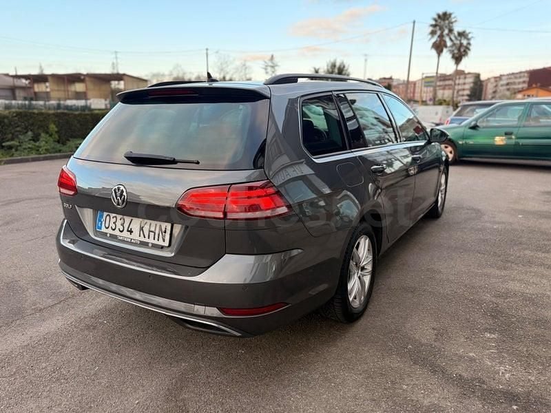 Usado VW Golf VII Advance 125 CV (91 kW) 2018 Gris / plata Familiar