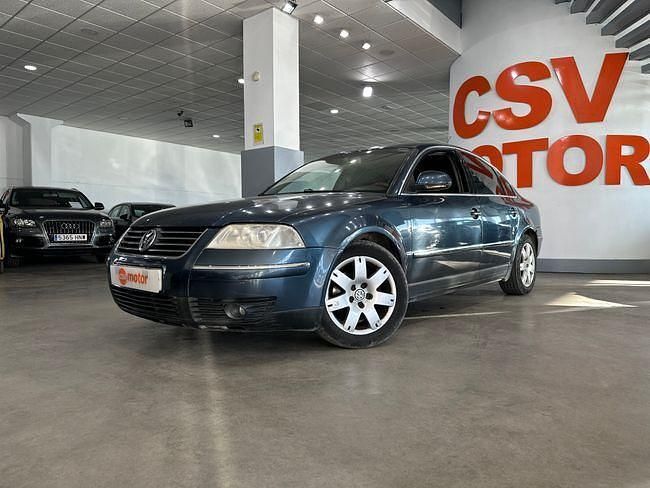 Usado VW Passat Highline 130 CV (95 kW) 2004 Gris Berlina