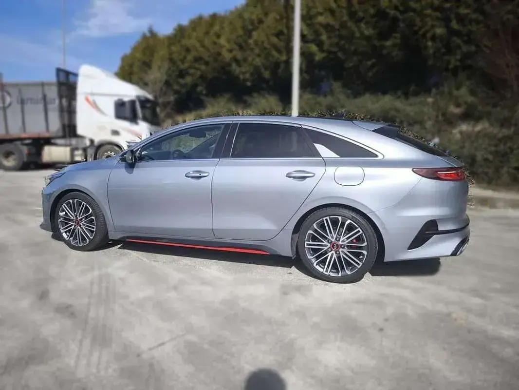 Usado Kia ProCeed GT 204 CV (150 kW) 2021 Gris Familiar