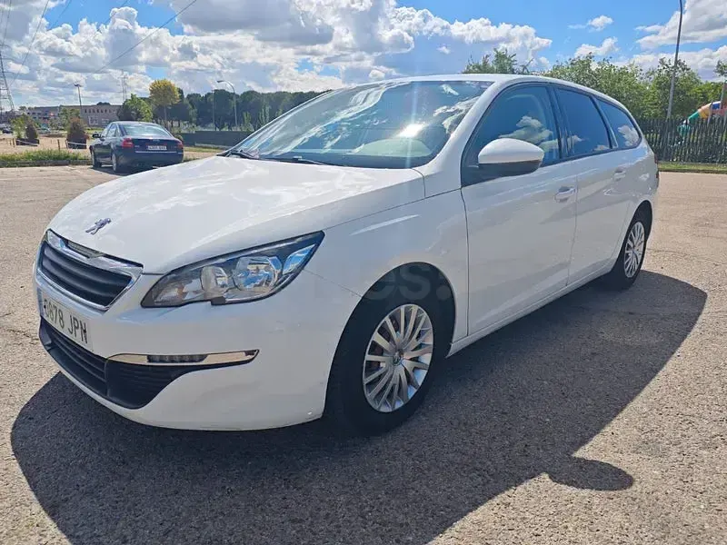 Usado Peugeot 308 Active 120 CV (88 kW) 2016 Blanco Berlina