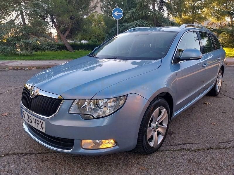 Usado Skoda Superb Ambition 160 CV (117 kW) 2013 Azul Familiar