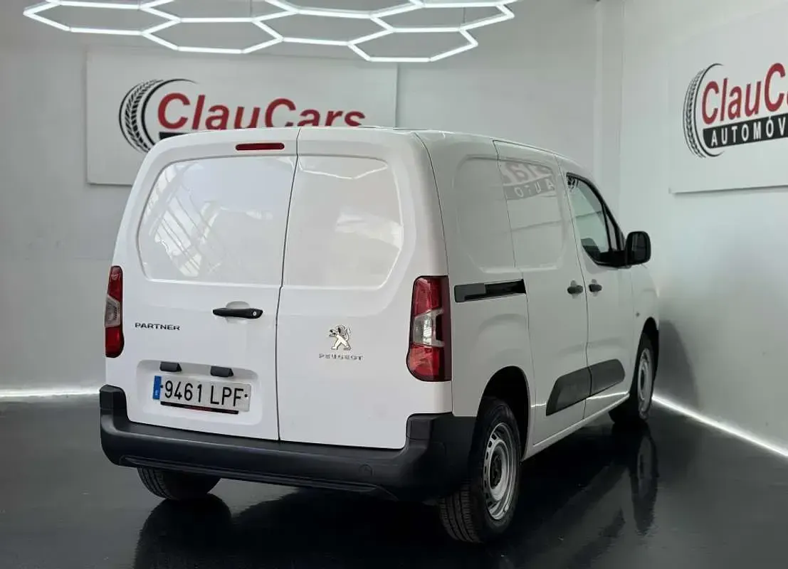 Usado Peugeot Partner Premium 102 CV (75 kW) 2021 Blanco Monovolumen