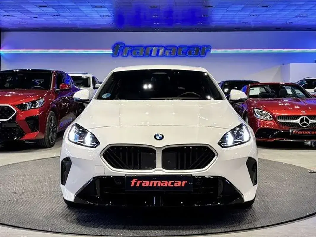 Usado BMW 120 Sport Line 163 CV (119 kW) 2025 Blanco Utilitario