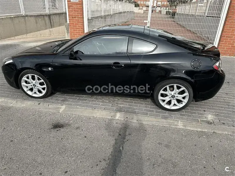 Usado Hyundai Coupé 165 CV (121 kW) 2010 Negro Coupe
