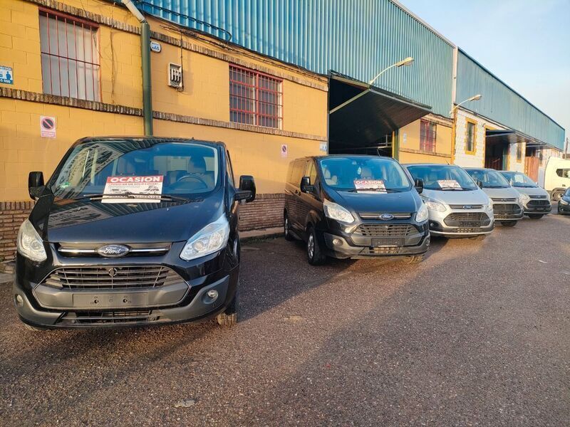 Usado Ford Tourneo Custom Titanium 155 CV (114 kW) 2015 Beige Van