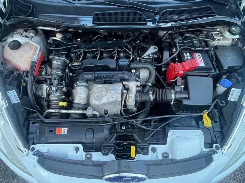 Usado Ford Fiesta Titanium 95 CV (69 kW) 2010 Blanco Utilitario