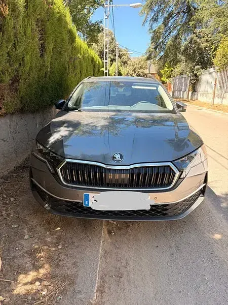 Usado Skoda Octavia 150 CV (110 kW) 2025 Gris / plata Familiar