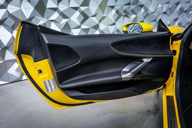 Usado Ferrari SF90 1001 CV (736 kW) 2022 Amarillo Coupe