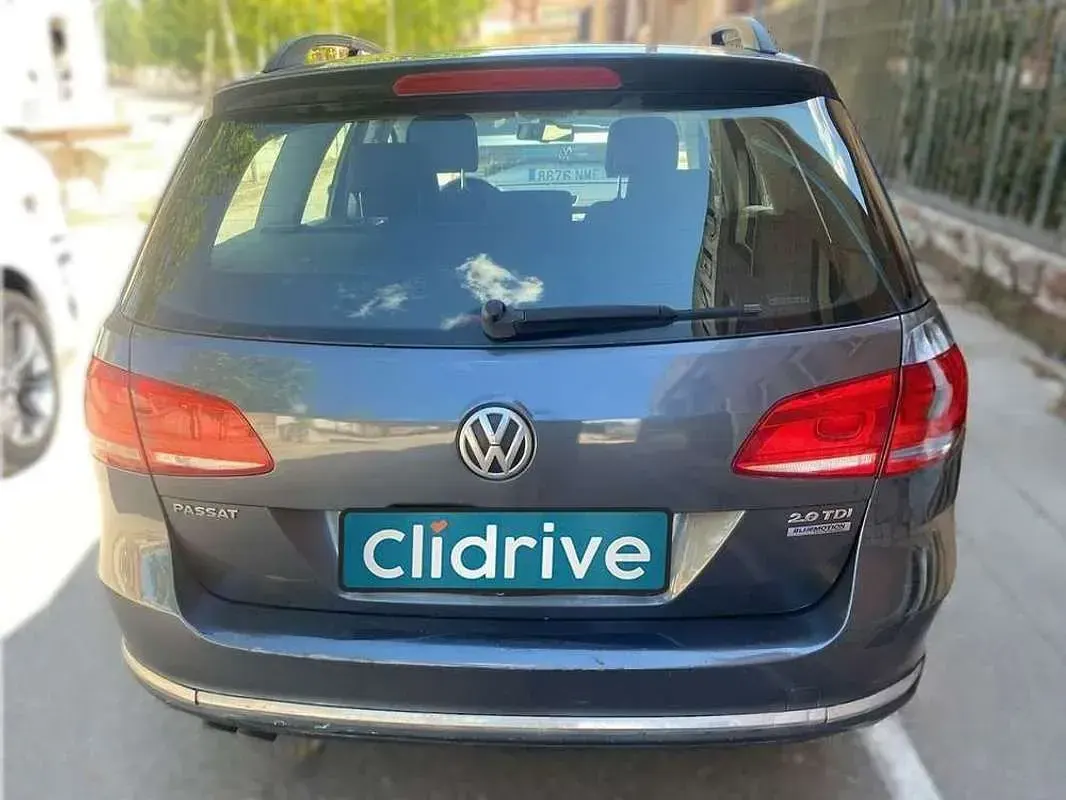 Usado VW Passat Advance 140 CV (102 kW) 2011 Gris Familiar