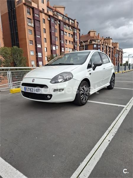 Usado Fiat Punto Pop 77 CV (56 kW) 2014 Blanco Utilitario