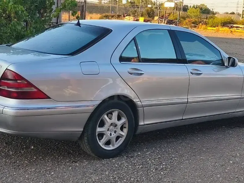 Usado Mercedes S400 250 CV (183 kW) 2001 Gris / plata Berlina