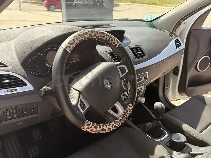 Usado Renault Mégane III Dynamique 115 CV (84 kW) 2012 Blanco Berlina