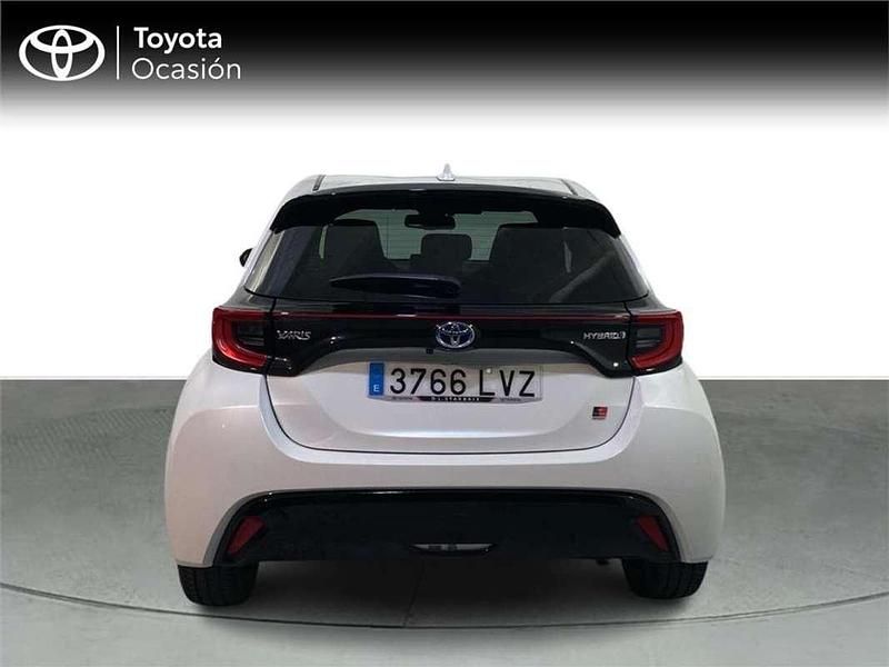Usado Toyota Yaris Hybrid Style 116 CV (85 kW) 2022 Monovolumen