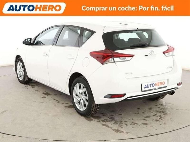 Usado Toyota Auris Active 116 CV (85 kW) 2016 Blanco Berlina