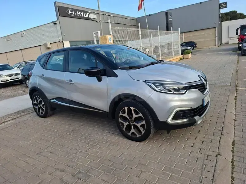 Usado Renault Captur XMOD 110 CV (80 kW) 2018 Gris / plata SUV