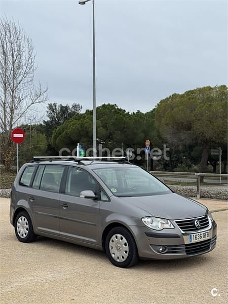 Usado VW Touran Advance 105 CV (77 kW) 2008 Gris / plata Monovolumen
